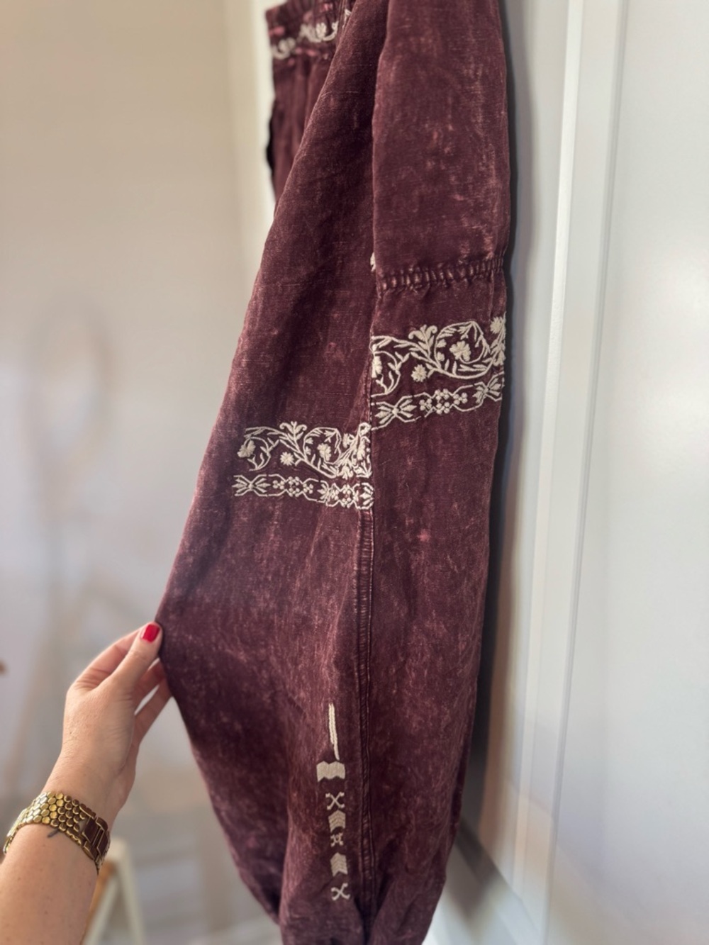 By Anthropologie Embroidered Parachute Pants Maroon Linen Blend  Boho Balloon - Picture 8 of 10
